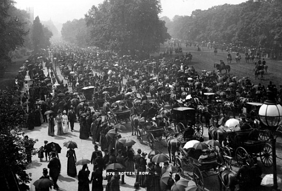 Rotten Row in Hyde Park, London, c.1890 de English Photographer