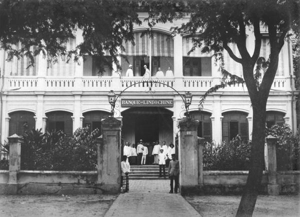 Bank of Indochina at Saigon, c.1900 (b/w photo)  de French Photographer