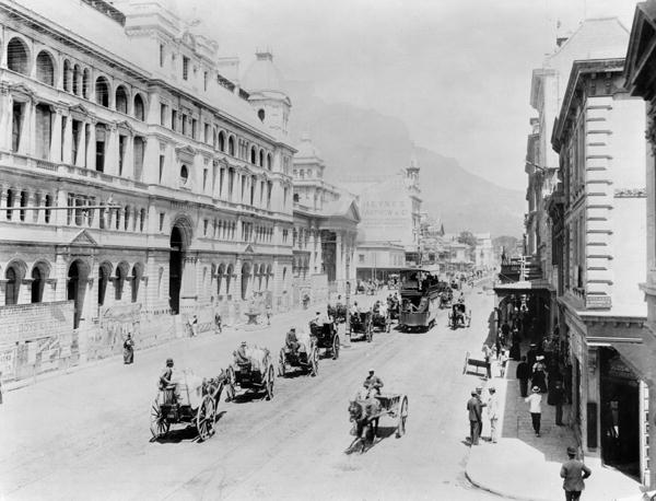 Cape Town: New Adderley Street, c.1914 ( b/w photo)  de French Photographer