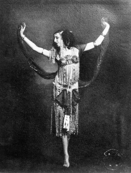 Ida Rubinstein in the role of Salome (b/w photo) 