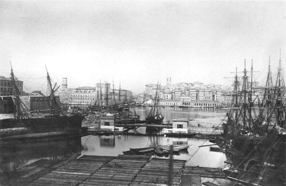 View of the port of Marseilles, late 19th century (b/w photo)  de French Photographer