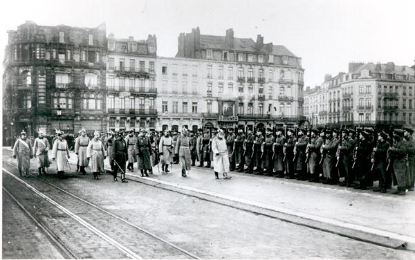 Kaiser Wilhelm II (1859-1941) and Ludwig III de Wittelsbach (1845-1921) passing in review a regiment de German Photographer