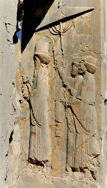 Xerxes (c.519-465 BC) and his attendants entering or leaving the palace, relief from the Hadish (Xer de Achaemenid