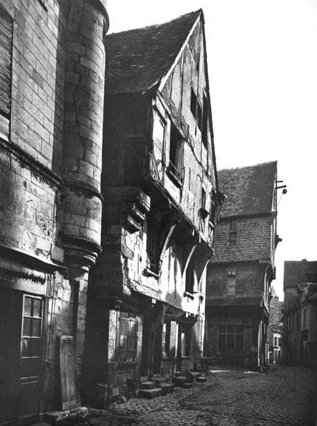 Old houses at Grand Carroi, ancient centre of the city, 15th-16th century (b/w photo)  de Adolphe Giraudon