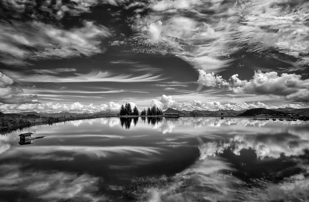 The mirror of the clouds de Aida Ianeva
