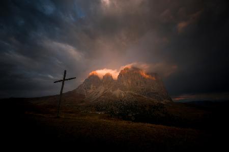 Sunrise at Sella pass (Dolomites)