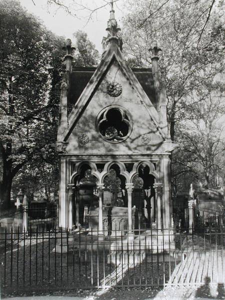 The Tomb of Abelard and Heloise de Alexandre Marie Lenoir