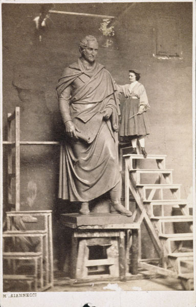 Harriet Hosmer on ladder with her sculpture of Thomas Hart Benton de American Photographer