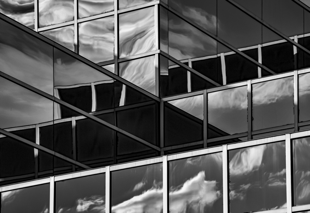 Cloud Reflections, EMU #74BW de Andrew Beavis