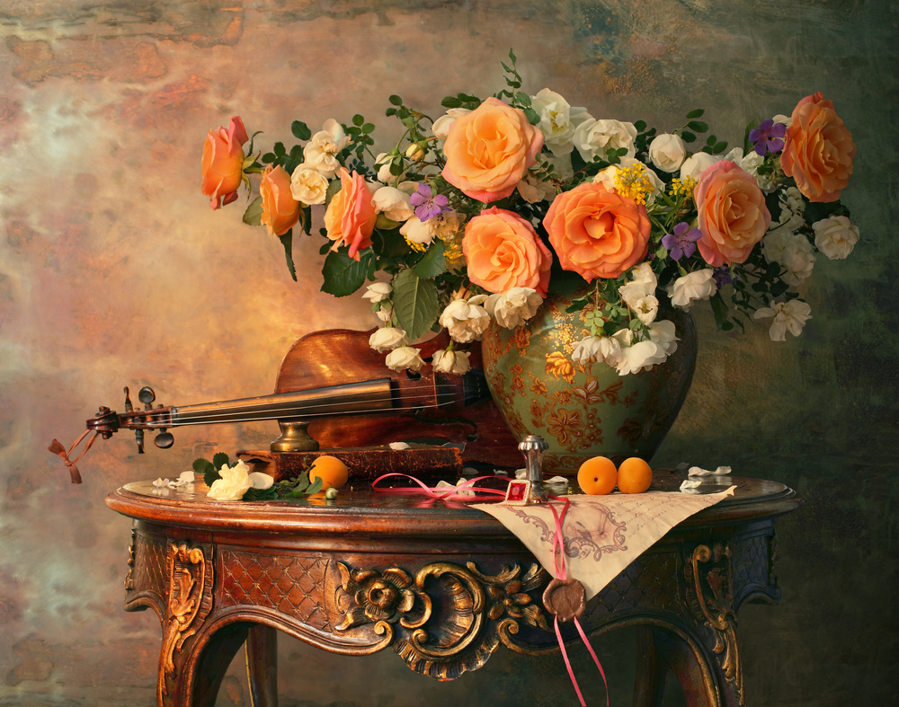 Still life with violin and roses de Andrey Morozov