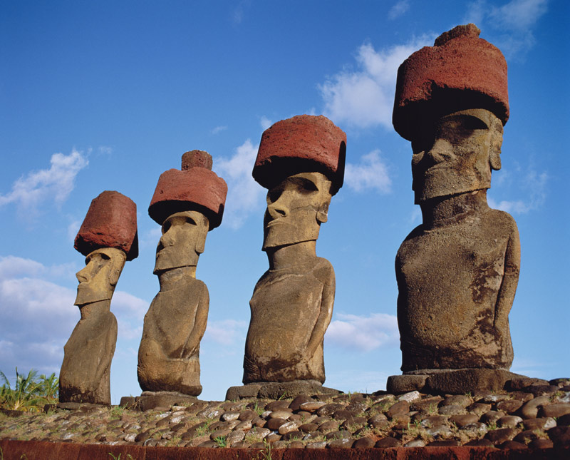 Monolithic Statues on Ahu Nau Nau at Anakena Beach de Anonymous