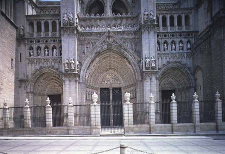 View of the West facade, detail of the three portals (LtoR) the Tower or Inferno Portal, the Portal de Anonymous