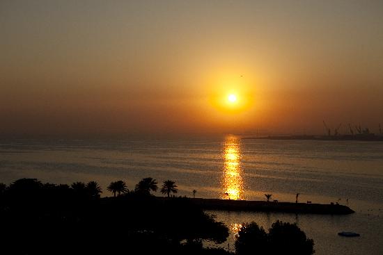 Katar - Sonnenaufgang in Doha de Arno Burgi