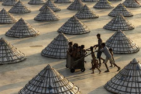 Children in rice mill