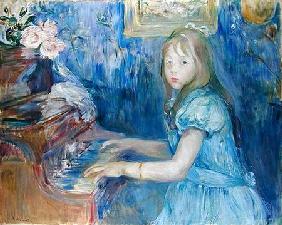 Lucie Leon at the Piano