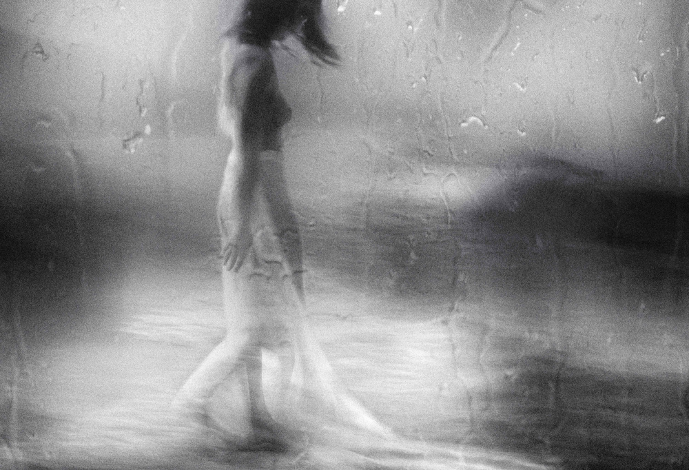 ...I met her sadly, in the lonely falling rain... de Charlaine Gerber