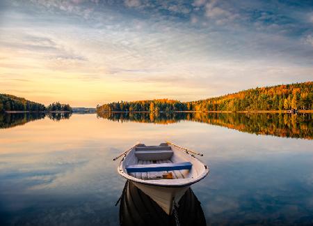 Evening at the autumn lake