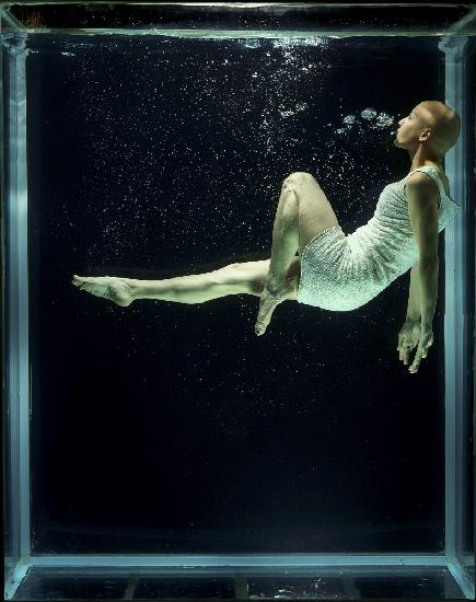 underwater artistic portrait shooting