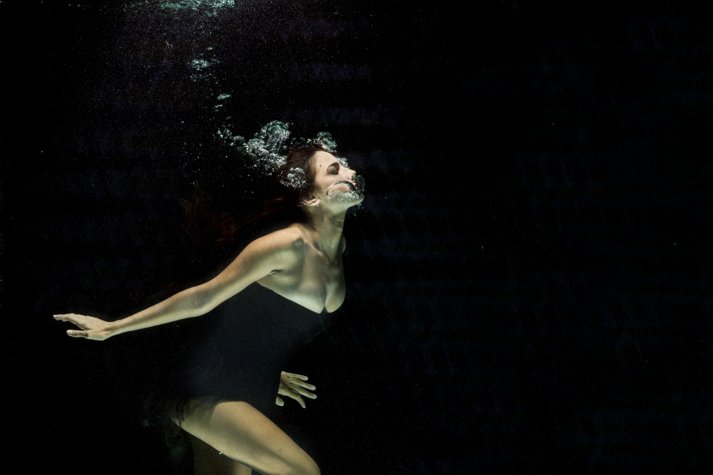 underwater artistic portrait shooting de engin akyurt