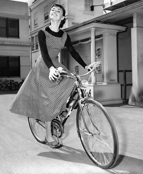Audrey Hepburn on set of film Sabrina de English Photographer, (20th century)