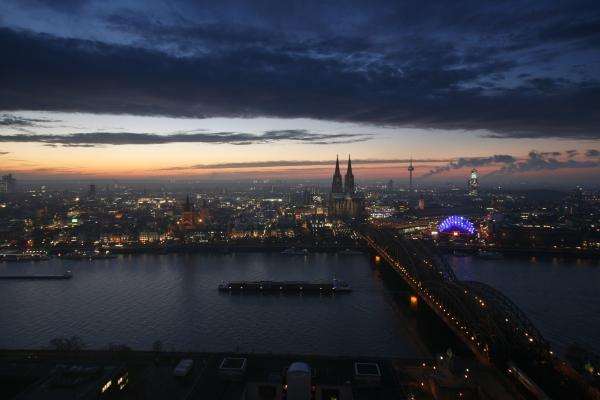 Nachtpanorama Köln de Erich Teister