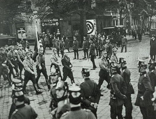 Regular Army and Prussian Police observing an SA demonstration in Neukoelln, Berlin, 26th September de German Photographer, (20th century)