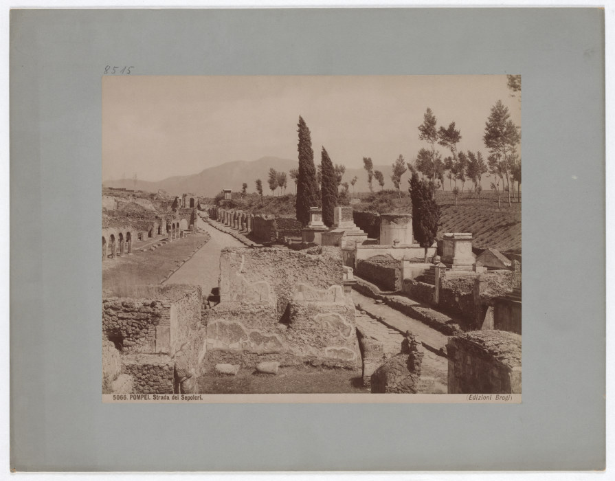 Pompeii: Sepulchre Road, No. 5066 de Giacomo Brogi