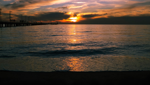 Sunset by the pier 1 de Giulio Catena