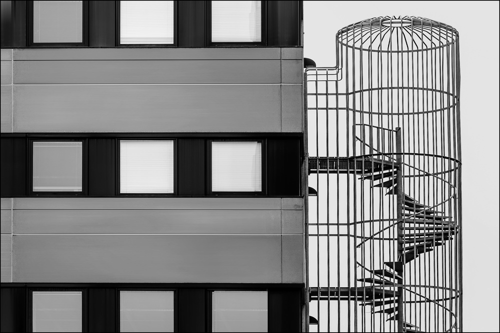 Caged with a way out de Henk Van Maastricht