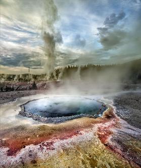 GRAND GEYSER ERUPTION