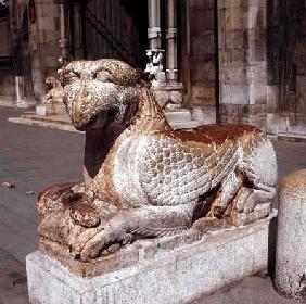 Griffin lying on a plinth