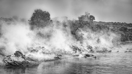 The crossing amidst the dust