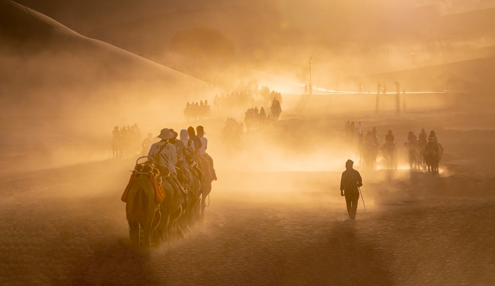 Camel Riding in the Gobi Desert (悠悠驼铃声） de Jianping Yang