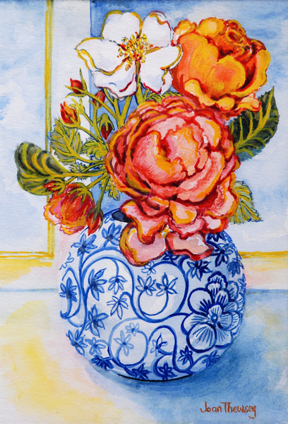 Cottage Roses, Round Blue and White Vase de Joan  Thewsey