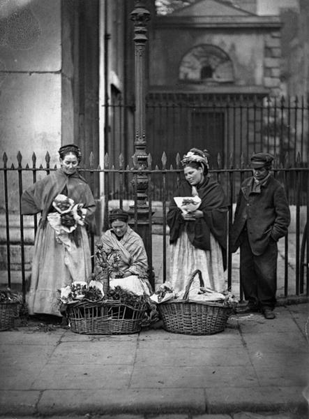 Covent Garden Flower Women, from ''Street Life in London'', 1877-78 (woodburytype)  de John Thomson
