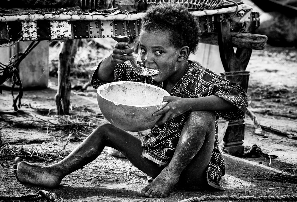 Lunch time at a gerewol festival camp - Niger de Joxe Inazio Kuesta Garmendia