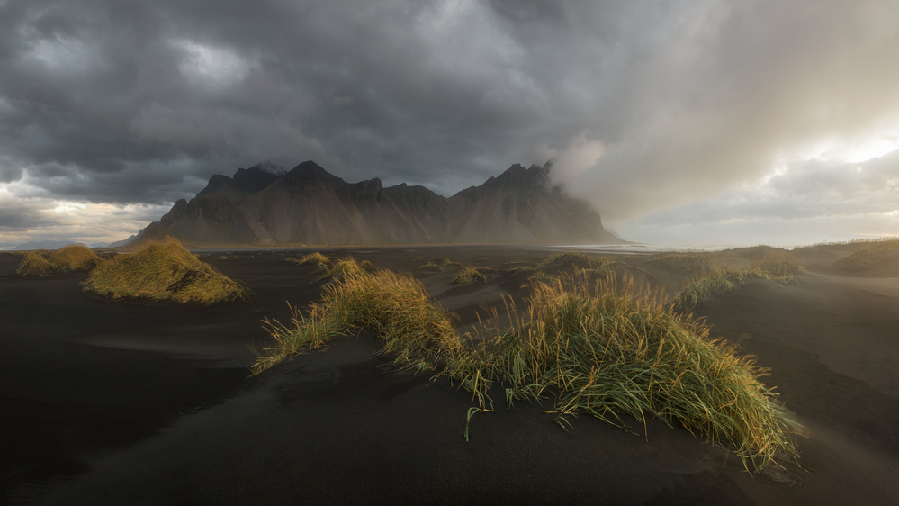 Sunrise in the beach de Juan Romero Salamanca