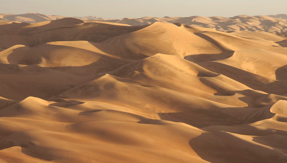 Two people in Rub al Khali de Karen Van Eyken