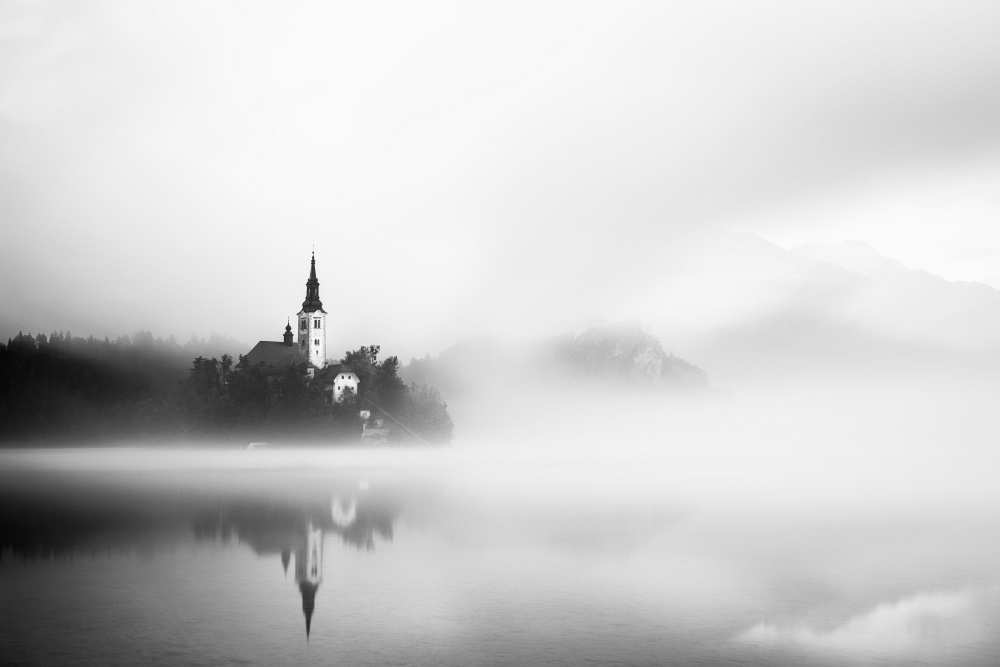 Sunrise at Lake Bled de Lubos Balazovic