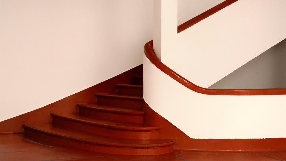 copper-coloured stairs de Lus Joosten