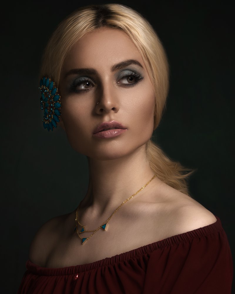 The Turquoise Girl de Mahdi Ghannad