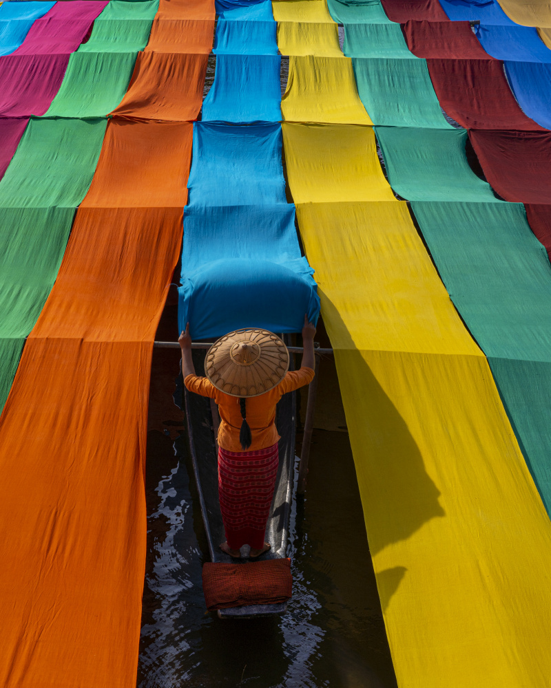 The Vibrant Colours at Lake Inle, Myanmar de Mahendra Bakle