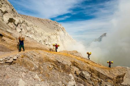 Les forçats du soufre (Sulfur convicts)