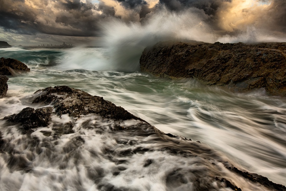 Storm surge de Mel Brackstone