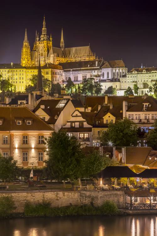 El Castillo de Praga y la Catedral de San Vito de noche de Melanie Viola