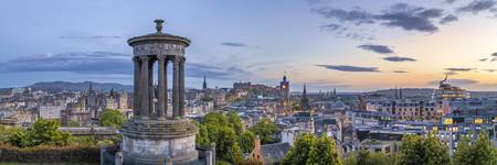 Encantador ambiente nocturno en Edimburgo  