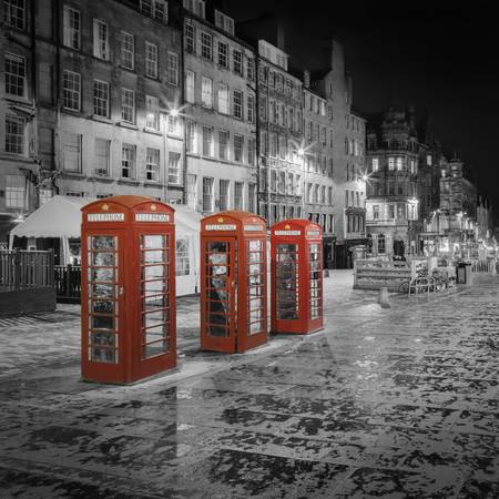 Cabinas telefónicas rojas en la Royal Mile de Edimburgo - Colorkey