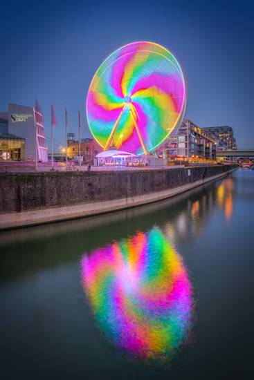 Riesenrad in Köln am Abend 