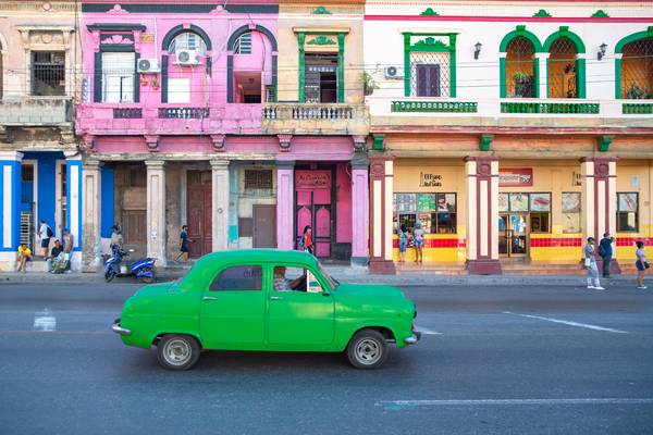 Green Oldtimer in Old Havana, Cuba. Street in Havanna, Kuba. de Miro May