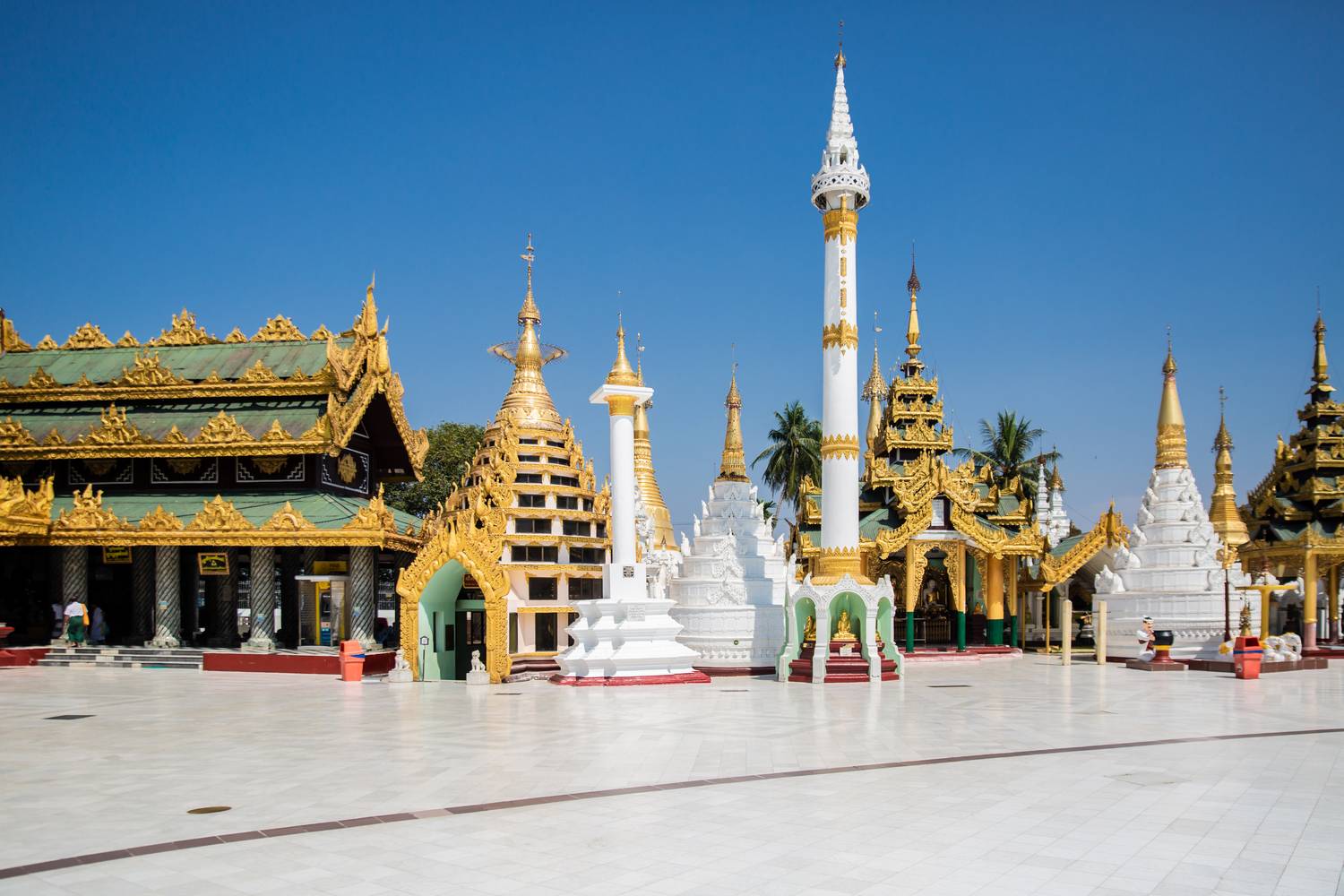 Shwedagon Pagode, Buddhismus in Yangon, Myanmar (Burma) de Miro May